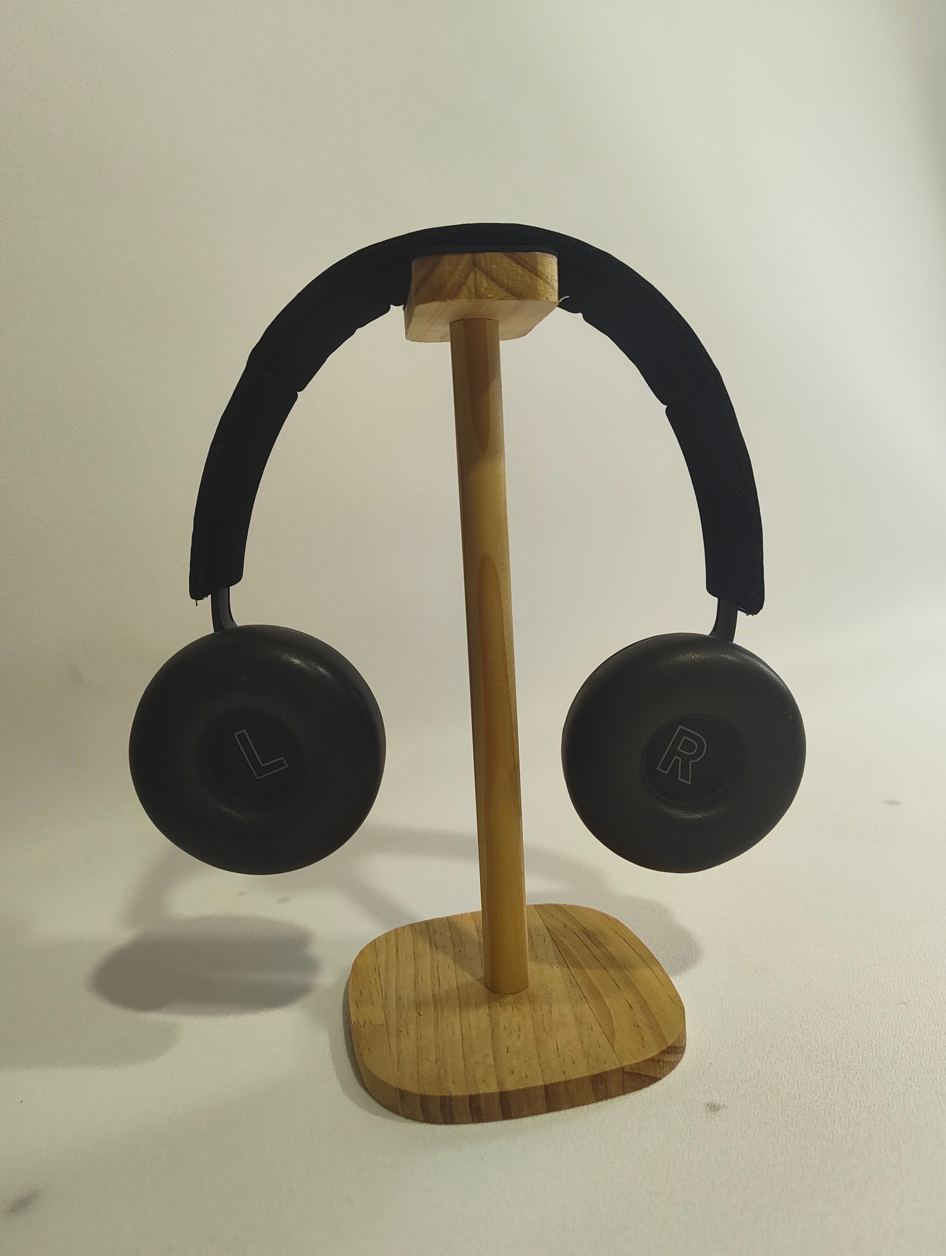 Bang & Olufsen Beoplay H8 (2nd Generation) belaidės ausinės su aktyviu triukšmo slopinimu (ANC).